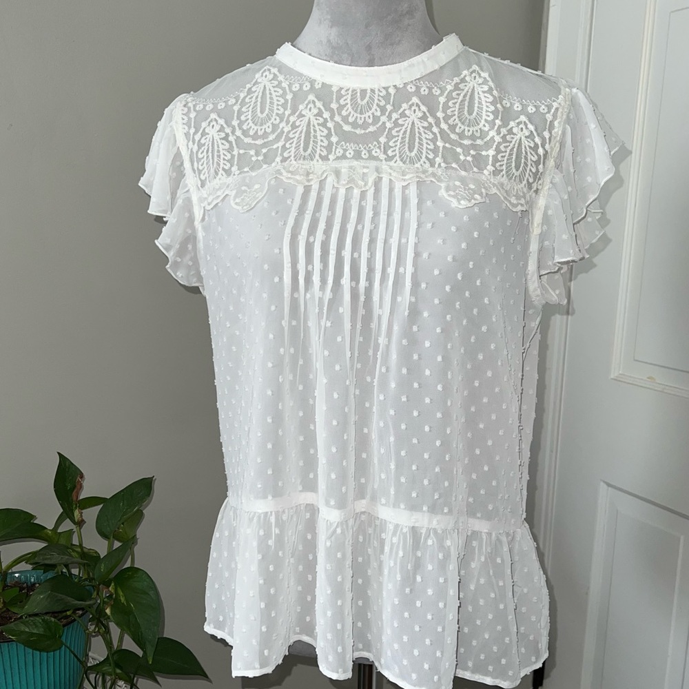 🤍Super Cute - Maurice’s Sheer White Lace Pattern top - Size Small